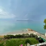 Stunning Beachfront Stratos