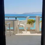 Stunning Beachfront Stratos Διαμέρισμα Νεράντζα