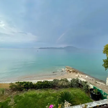 Stunning Beachfront Strátos