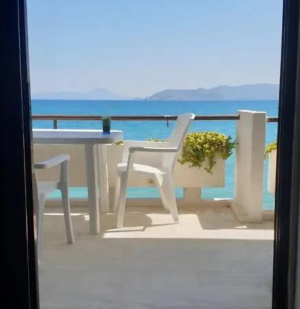 Stunning Beachfront Stratos Apartment Nerantza
