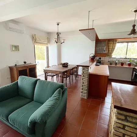 Апартаменты Stunning Beachfront Stratos Nerantza