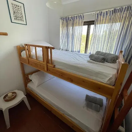 Stunning Beachfront Stratos Apartament