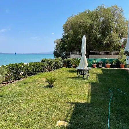 Апартаменты Stunning Beachfront Stratos *