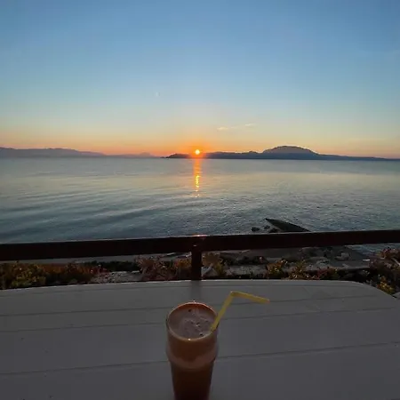 Stunning Beachfront Strátos