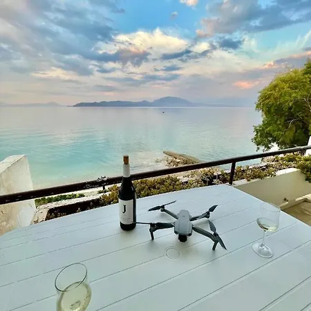 Stunning Beachfront Stratos Apartment Nerantza