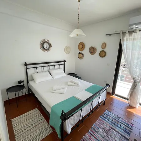 Apartment Stunning Beachfront Strátos *