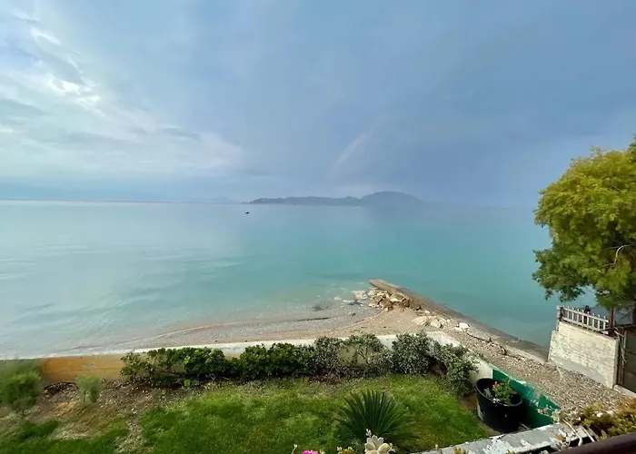 Stunning Beachfront Stratos