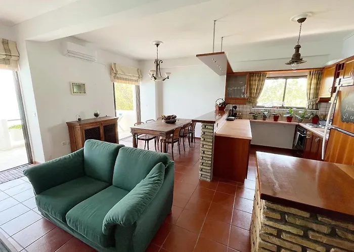 Апартаменты Stunning Beachfront Stratos Nerantza