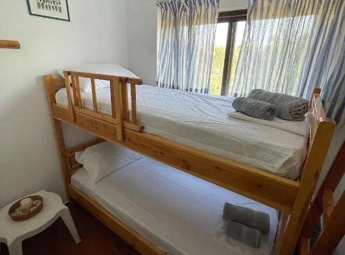 Stunning Beachfront Stratos شقة