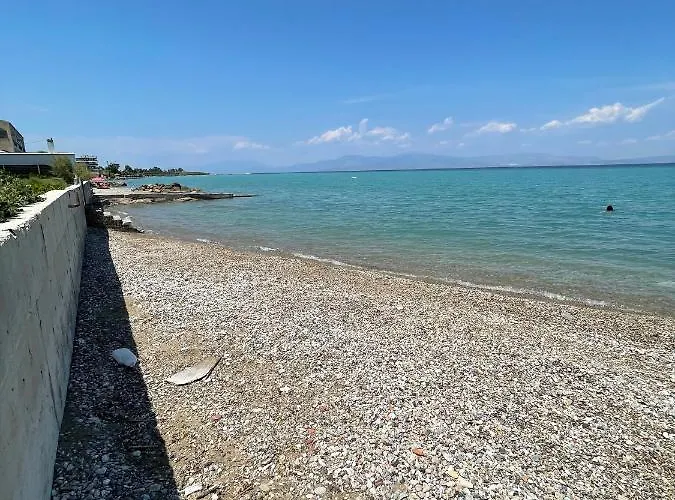 Апартаменты Stunning Beachfront Stratos *