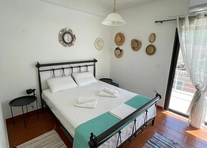 Апартаменты Stunning Beachfront Stratos *